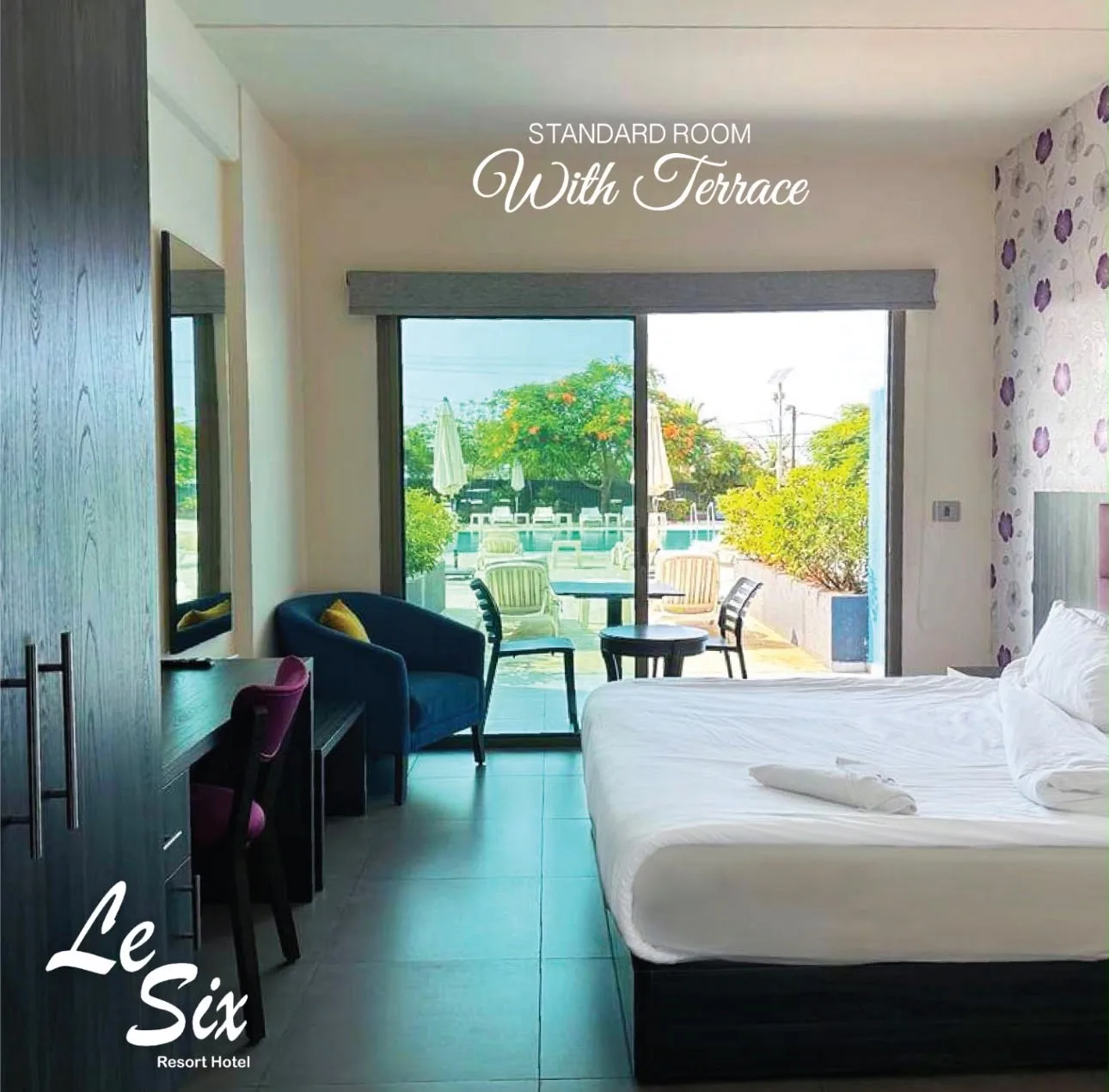 Standard room with a terrace toward the pool