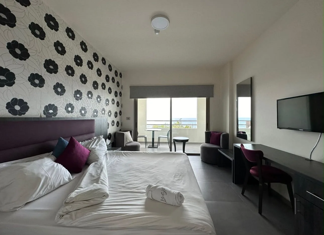 Guest room with a sea view