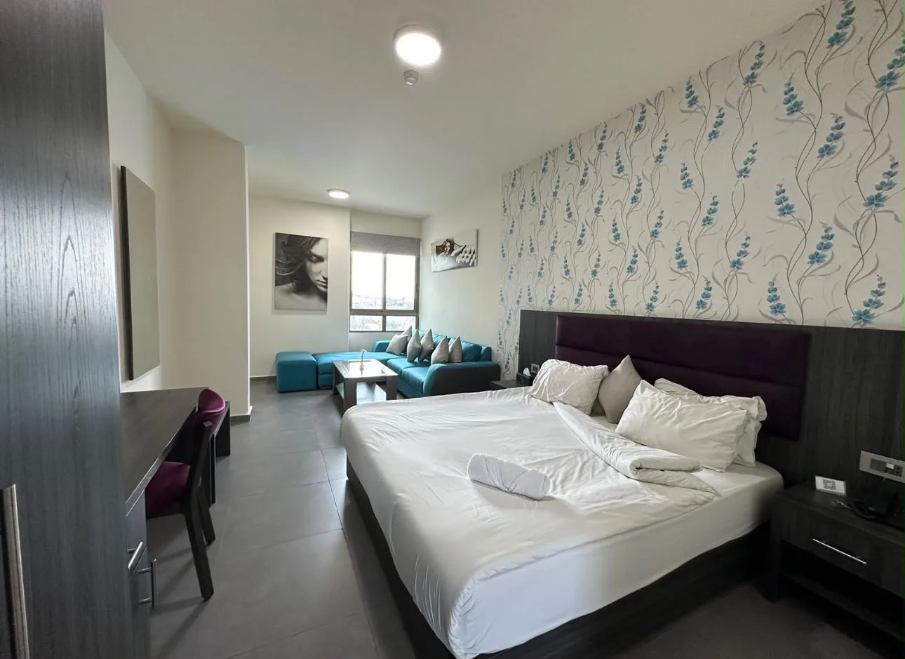 Suite bedroom